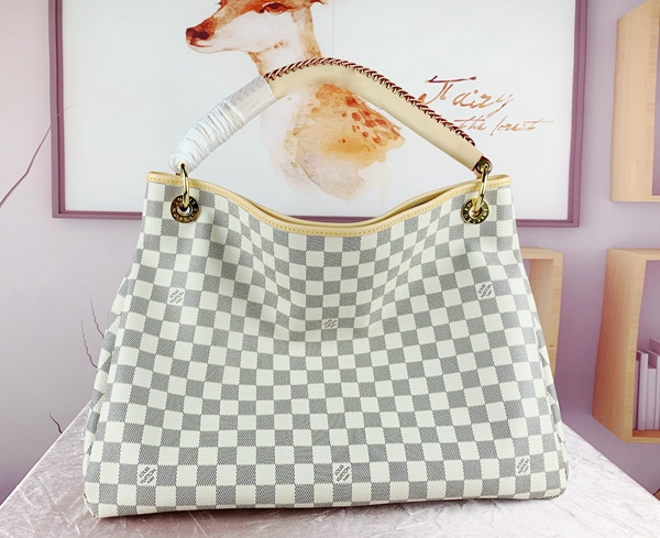 ルイヴィトンバッグ正面デザイン